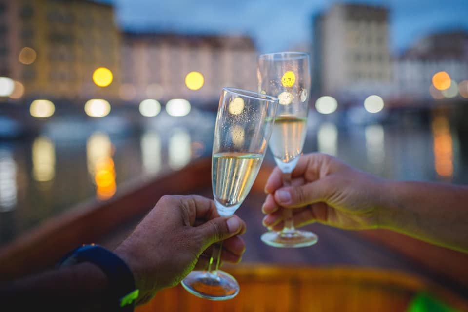 aperitivo per due tour in battello livorno