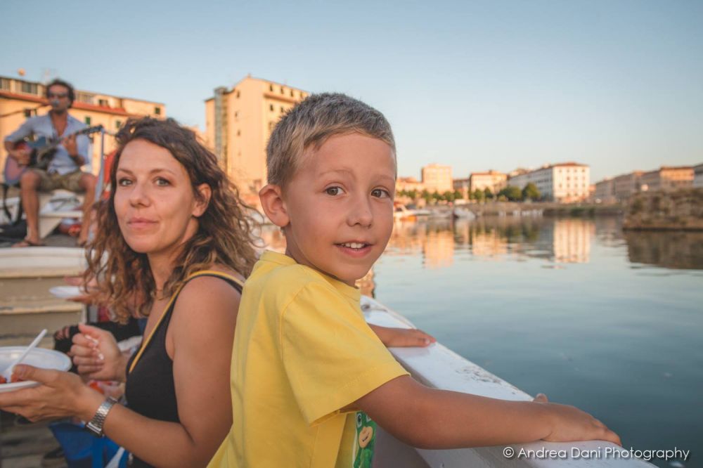 bambini in tour in battello livorno aperitivo in famiglia