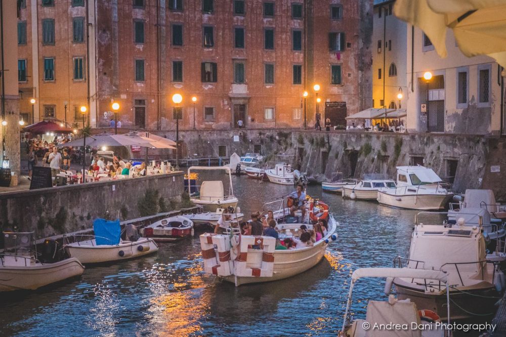 in venzia a livorno con il tour in battello deli canali medicei