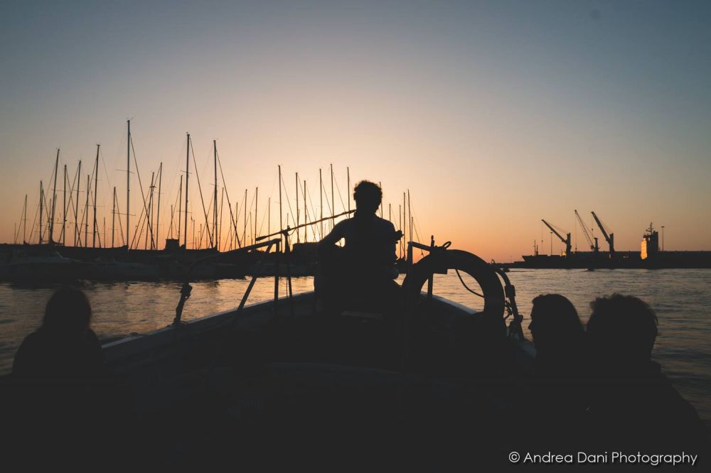 tour in battello livorno al tramonto