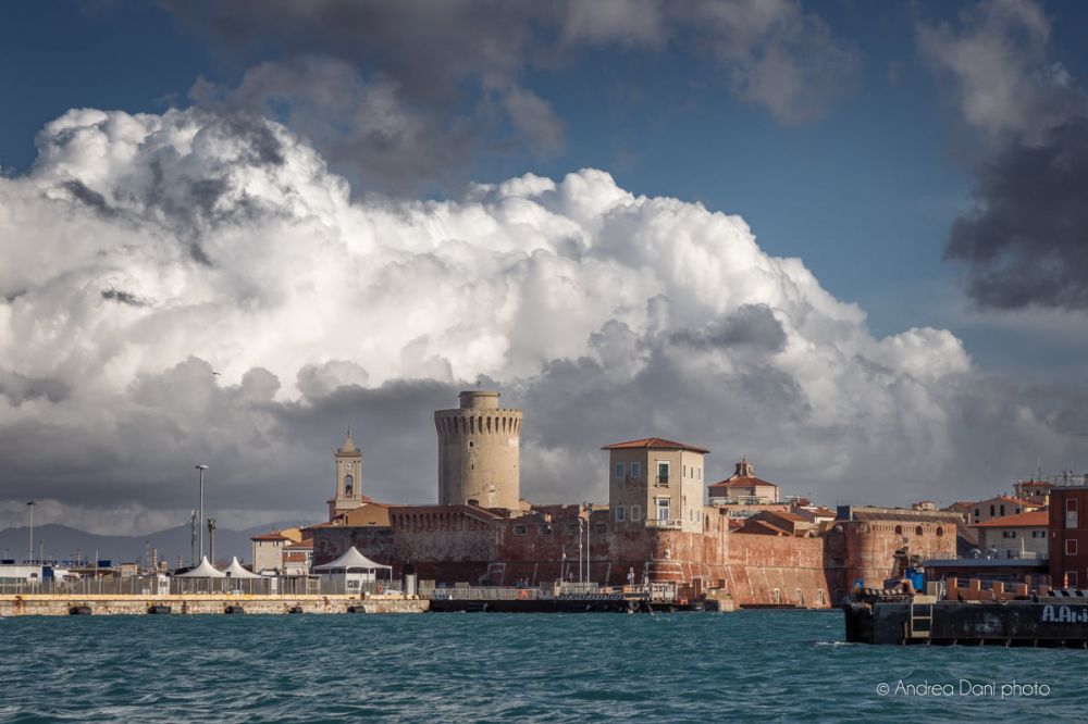 panorama del porto di livorno dal battello