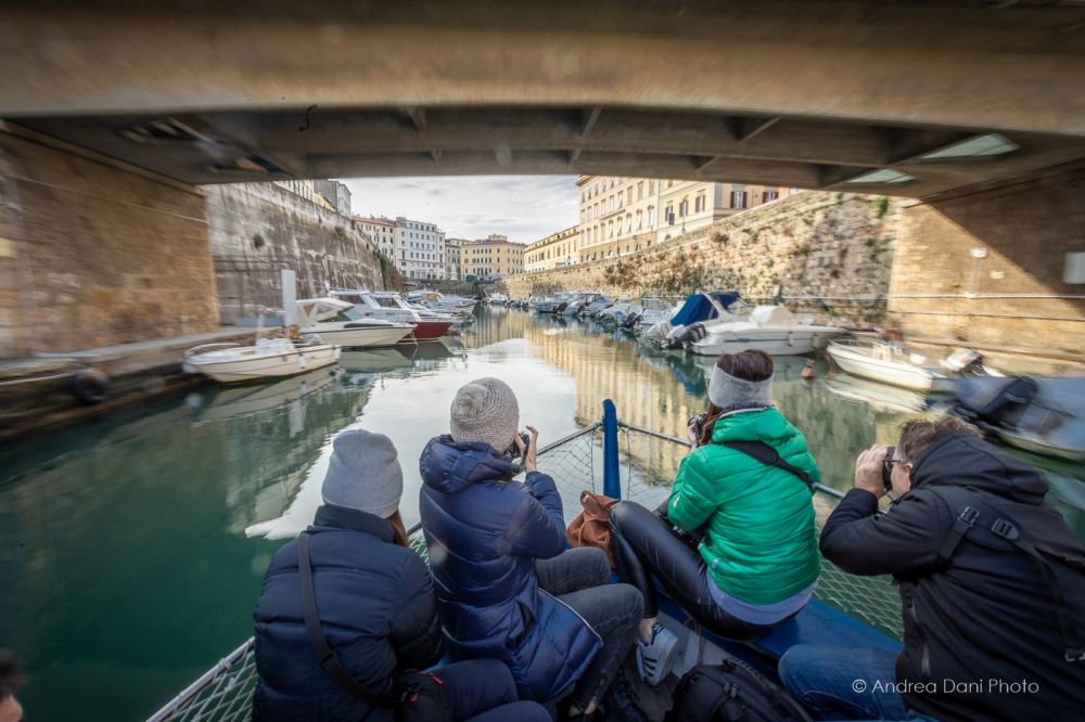 passaggio sotto i ponti tour battello livorno