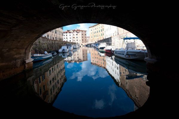 passando sotto un ponte